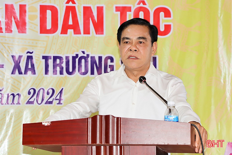Chủ tịch UBND tỉnh Võ Trọng Hải đánh giá cao những kết quả cán bộ, đảng viên và người dân địa phương đạt được trong thời gian qua. bqbht_br_3.jpg
