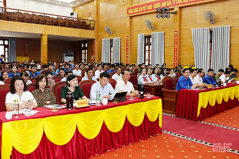 Đại biểu và đông đảo ĐVTN tham gia buổi đối thoại. 2-2260.jpg
