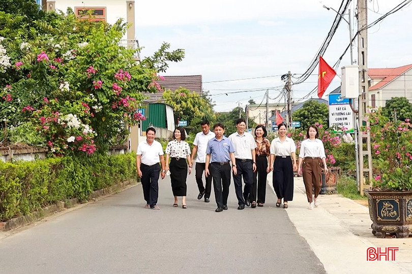 100% hệ thống đường giao thông nội thị thị trấn Đức Thọ đều được thảm nhựa 3.jpg