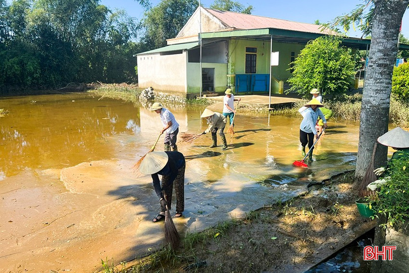Khuôn viên nhà văn hóa, khu thể thao của thôn Đông Đoài xã Bùi La Nhân đã được tổng dọn vệ sinh sạch sẽ. 2.jpg