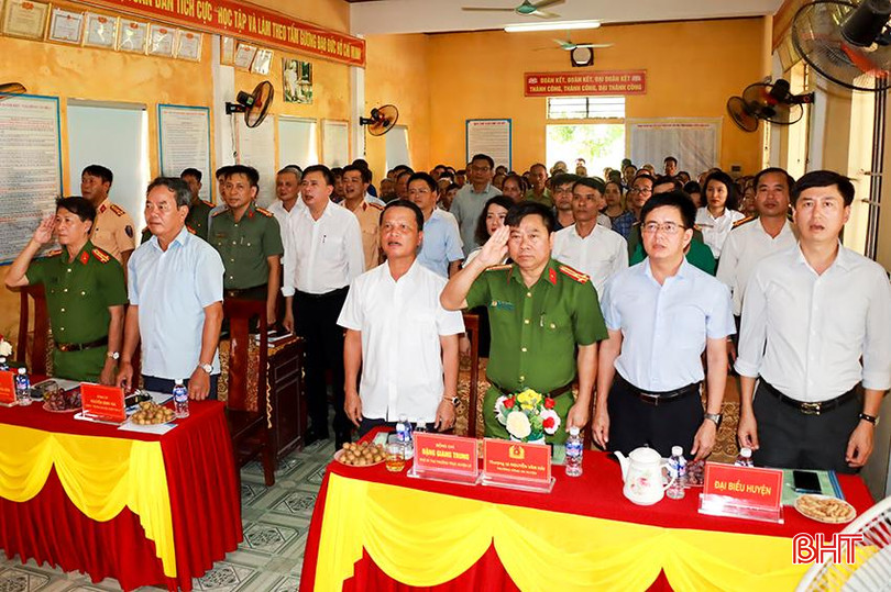 Đại biểu tham dự buổi lễ. 1.jpg