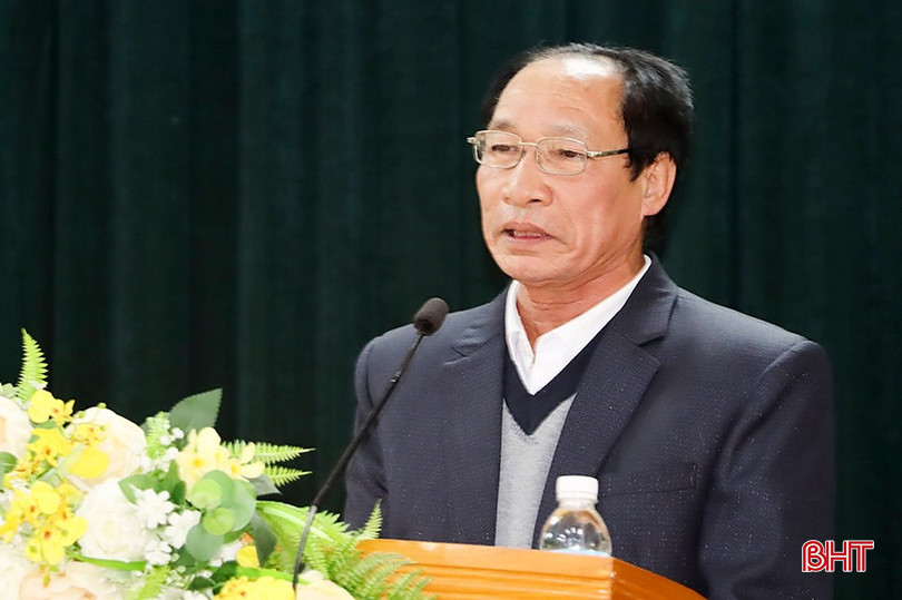 Ông Đoàn Xuân Toàn - Tổ trưởng TDP Đại Thành chia sẻ ý kiến về phát huy vai trò của cấp ủy chi bộ trong lãnh đạo chỉ đạo, tuyên truyền vận động Nhân dân tham gia các phong trào xây dựng tổ dân phố kiểu mẫu. bqbht_br_a4.jpg