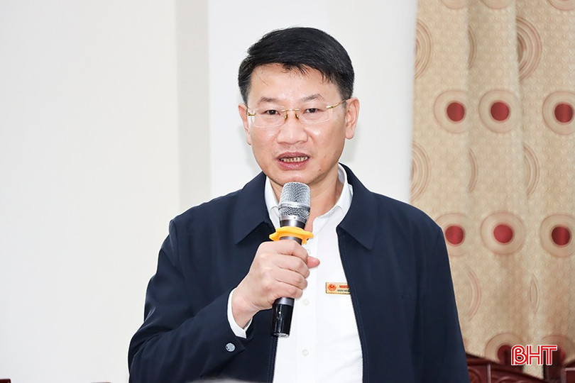 Phó Chủ tịch UBND huyện Đức Thọ Nguyễn Anh Đức: đề nghị HĐND tỉnh có chính sách hỗ trợ về chuyển đổi, tích tụ ruộng đất phù hợp đối với một số địa phương có địa hình đặc thù. Phó Chủ tịch UBND huyện Đức Thọ Nguyễn Anh Đức: đề nghị HĐND tỉnh có chính sách hỗ trợ về chuyển đổi, tích tụ ruộng đất phù hợp đối với một số địa phương có địa hình đặc thù.