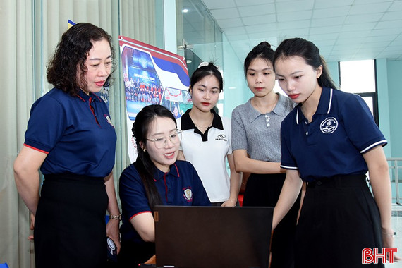 Trường Đại học Hà Tĩnh đồng hành cùng sinh viên tiếp cận thị trường lao động