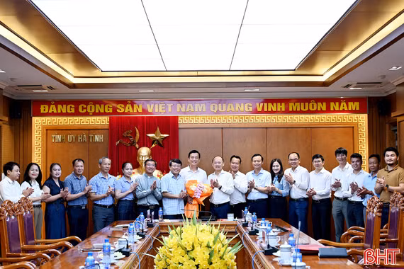 Gặp mặt 17 đại biểu Hà Tĩnh dự Đại hội đại biểu toàn quốc Mặt trận Tổ quốc Việt Nam lần thứ XI