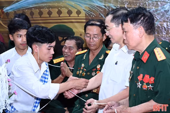 Vui Tết Bunpimay cùng lưu học sinh Lào tại Trường Đại học Hà Tĩnh