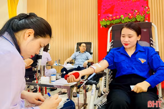 Thu về 104 đơn vị máu từ "Ngày hội hiến máu tình nguyện" ở Đồng Tiến 