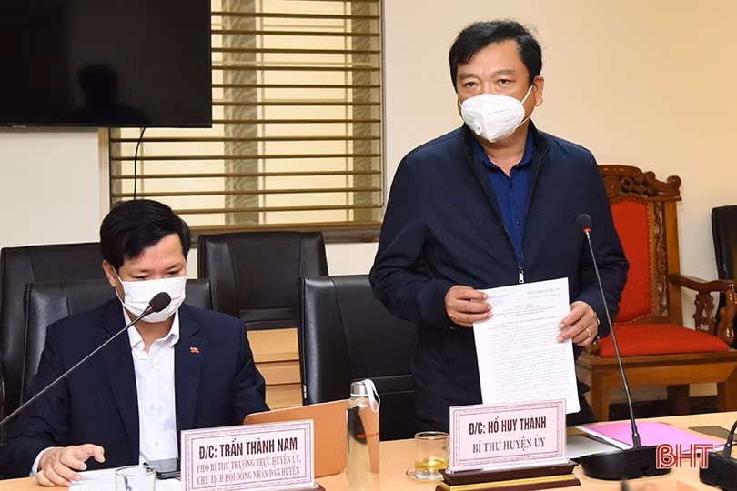 Các tổ đại biểu HĐND tỉnh Hà Tĩnh thảo luận, góp ý trước Kỳ họp thứ 4