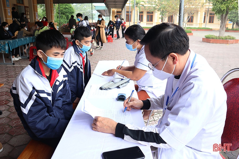 Can Lộc tiêm hơn 8.200 liều vắc-xin phòng COVID-19 cho người từ 12 đến dưới 16 tuổi