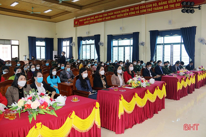 Ra mắt 2 CLB “Phụ nữ với chiến sĩ quân hàm xanh” ở TX Kỳ Anh