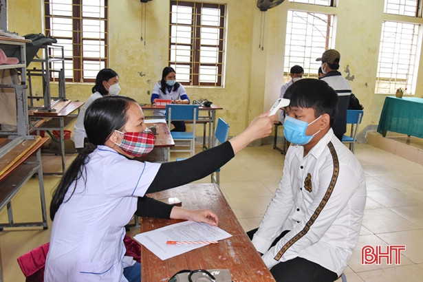 Lộc Hà tiêm vắc-xin phòng dịch COVID-19 cho hơn 4.200 học sinh THCS