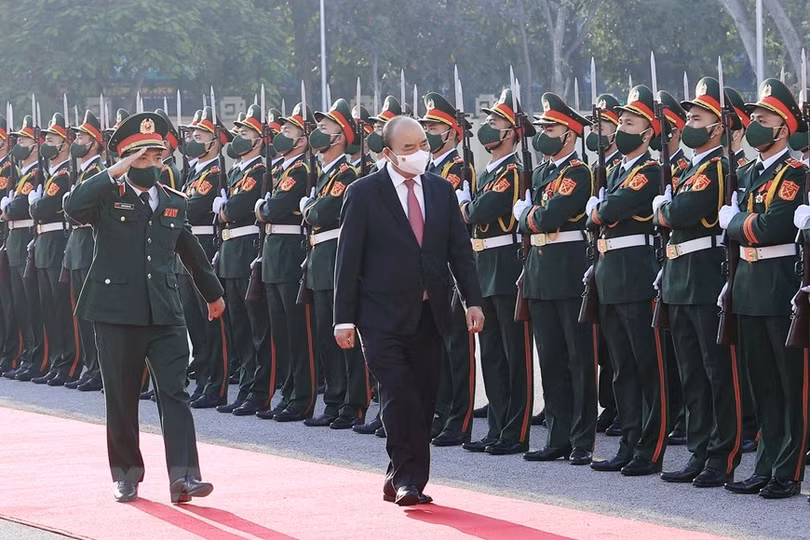 Chủ tịch nước Nguyễn Xuân Phúc thăm, làm việc tại Quân khu 4