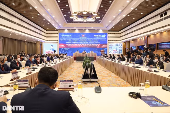 Lý do bất ngờ Adidas đóng cửa nhà máy sử dụng robot tại Đức, sang Việt Nam