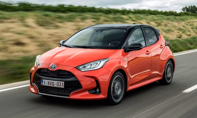 Mazda2 2022 - Toyota Yaris làm lại logo