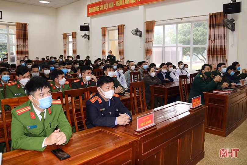 Thanh niên các địa phương tham gia khám tuyển nghĩa vụ quân sự