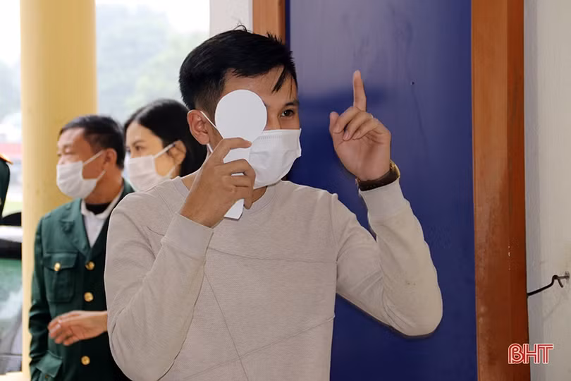 Thanh niên các địa phương tham gia khám tuyển nghĩa vụ quân sự