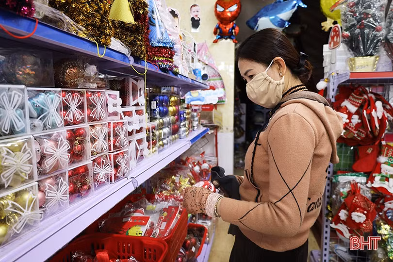 Thị trường trang trí Giáng sinh tại TP Hà Tĩnh bắt đầu nhộn nhịp