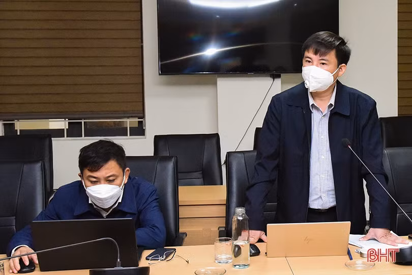 Các tổ đại biểu HĐND tỉnh Hà Tĩnh thảo luận, góp ý trước Kỳ họp thứ 4