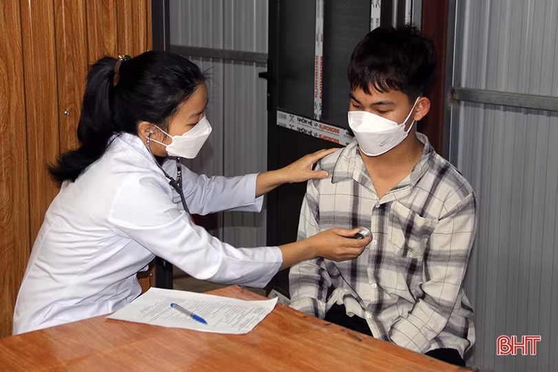 Các địa phương tiêm vắc-xin phòng COVID-19 cho người từ 15 đến dưới 18 tuổi