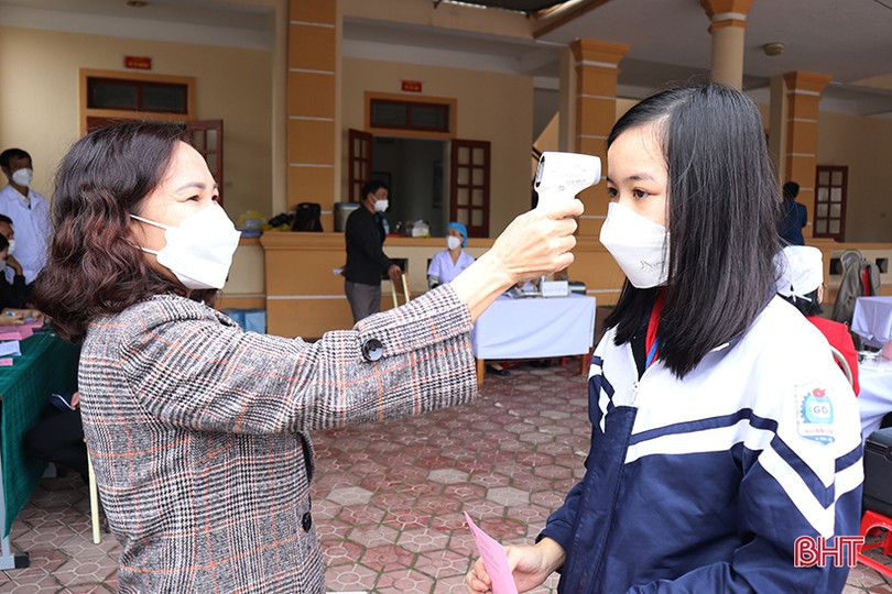 Can Lộc tiêm hơn 8.200 liều vắc-xin phòng COVID-19 cho người từ 12 đến dưới 16 tuổi