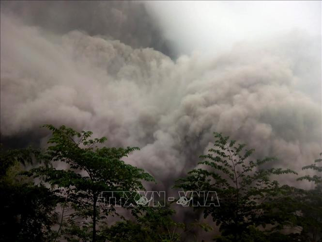 Indonesia: Núi lửa Semeru tiếp tục phun trào, cản trở hoạt động cứu hộ