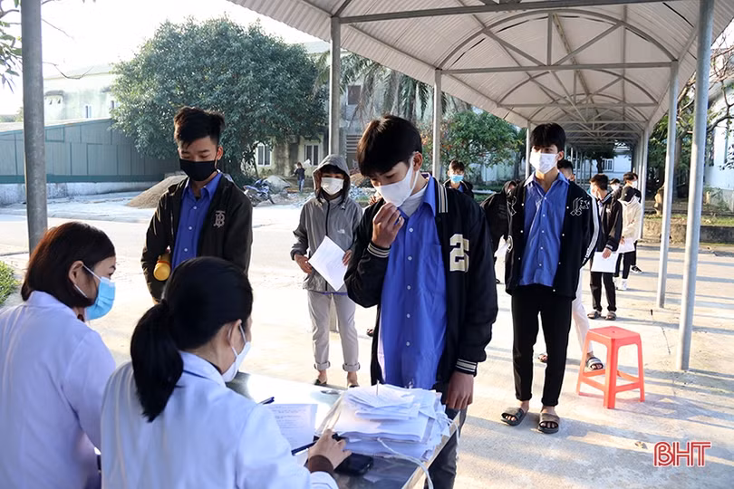 Toàn bộ người từ 12 đến dưới 18 tuổi ở Hà Tĩnh sẽ được tiêm mũi 1 vắc-xin phòng COVID-19 trước ngày 16/12