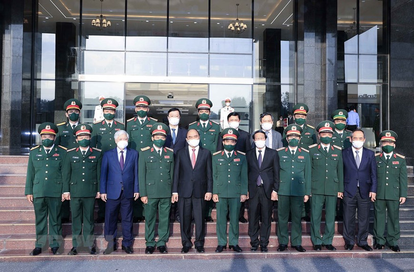 Chủ tịch nước Nguyễn Xuân Phúc thăm, làm việc tại Quân khu 4