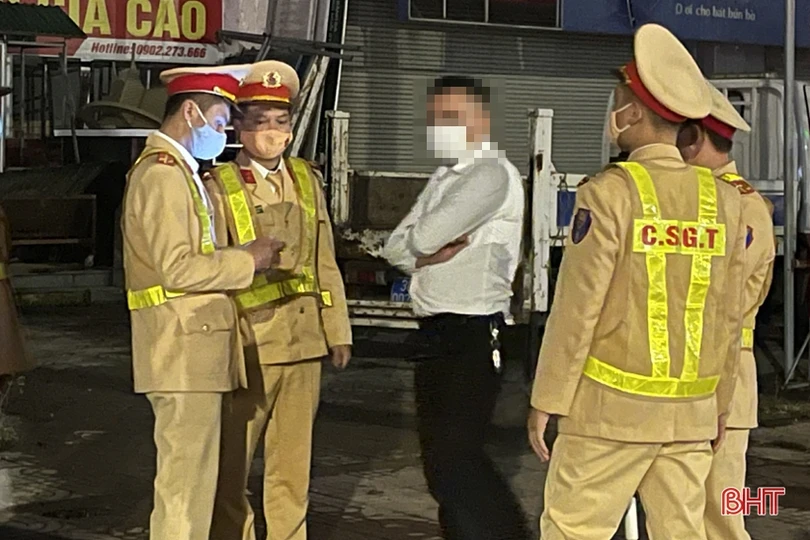 Hà Tĩnh: Giữa mùa dịch, nhiều tài xế vẫn vi phạm nồng độ cồn khi tham gia giao thông
