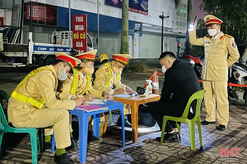 Hà Tĩnh: Giữa mùa dịch, nhiều tài xế vẫn vi phạm nồng độ cồn khi tham gia giao thông