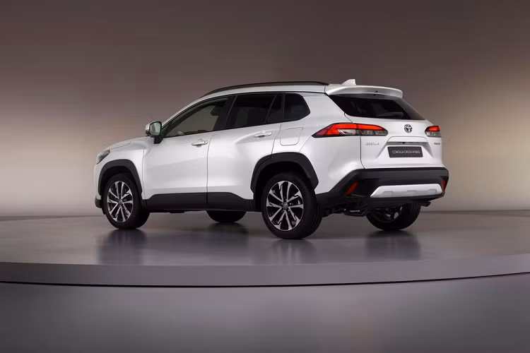 Toyota Corolla Cross 2022 ra mắt, trang bị tốt hơn