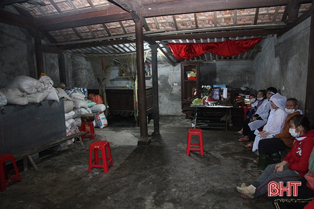 Hơn 600 triệu đồng giúp đỡ 4 chị em mất mẹ, cha không được bình thường