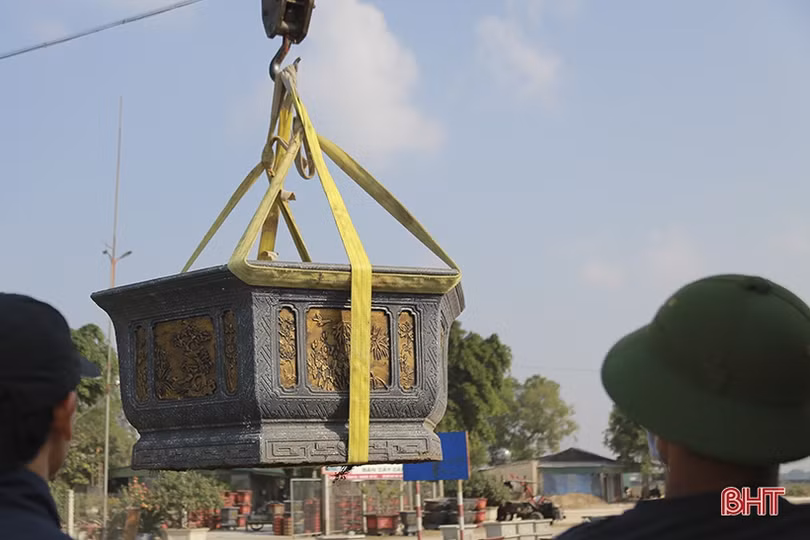 Cơ sở sản xuất chậu cây cảnh ở Hà Tĩnh tất bật vào vụ tết