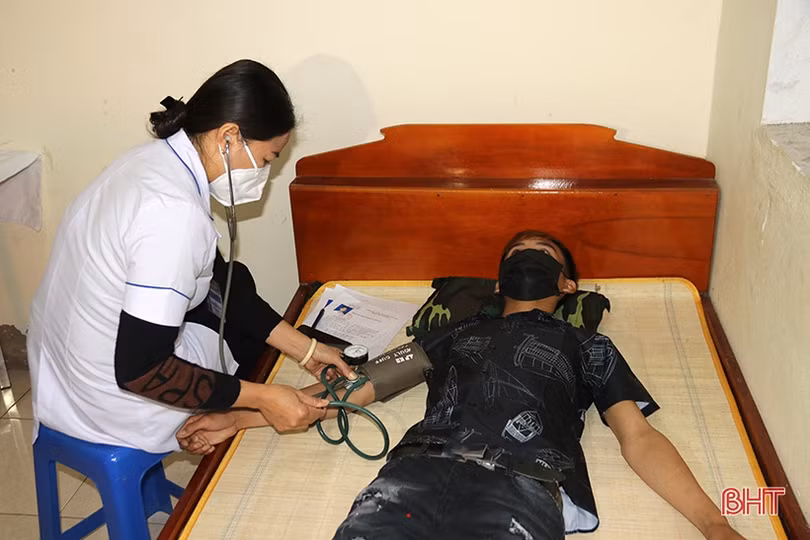 Thanh niên các địa phương tham gia khám tuyển nghĩa vụ quân sự