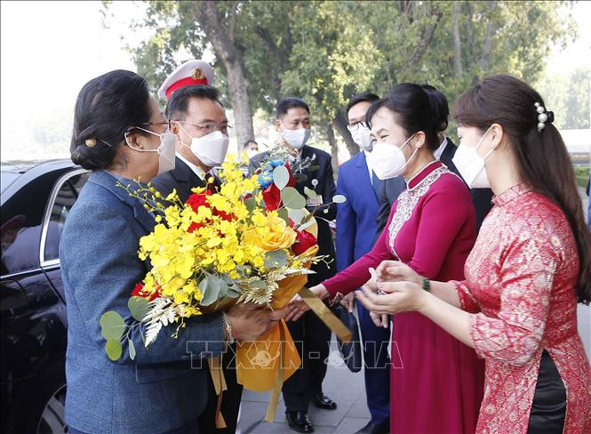 Chủ tịch Quốc hội Vương Đình Huệ đón và hội đàm với Chủ tịch Quốc hội Lào