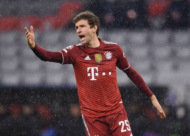 Bayern tiễn Barca xuống chơi ở Europa League