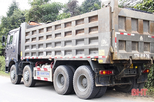 Phạt 7,5 triệu đồng tài xế chở quá tải trọng