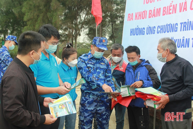 Cảnh sát biển, BĐBP hỗ trợ người dân Nghi Xuân ra khơi bám biển, xây dựng nông thôn mới