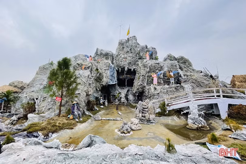 Độc đáo những hang đá Bê-lem “khổng lồ” đón Giáng sinh 2021 tại TP Hà Tĩnh