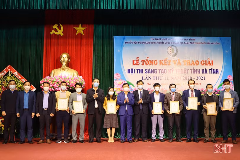 Trao thưởng 27 đề tài, giải pháp tham gia thi sáng tạo cấp tỉnh Hà Tĩnh