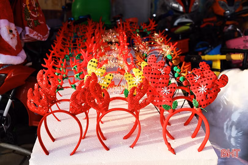 Thị trường trang trí Giáng sinh tại TP Hà Tĩnh bắt đầu nhộn nhịp