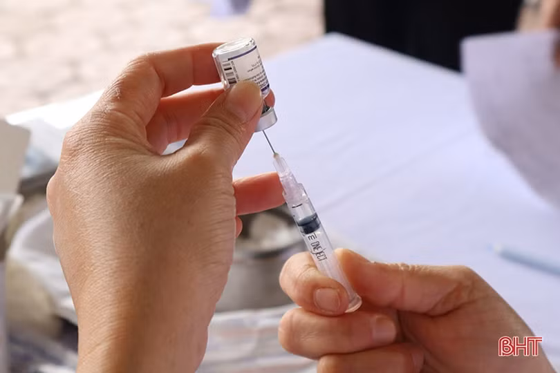 Can Lộc tiêm hơn 8.200 liều vắc-xin phòng COVID-19 cho người từ 12 đến dưới 16 tuổi