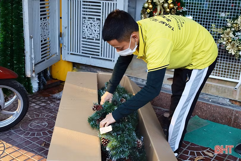 Thị trường trang trí Giáng sinh tại TP Hà Tĩnh bắt đầu nhộn nhịp