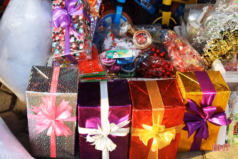 Thị trường trang trí Giáng sinh tại TP Hà Tĩnh bắt đầu nhộn nhịp