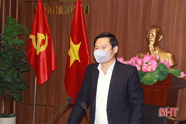 Nghi Xuân trao quyết định tuyển dụng 26 giáo viên 