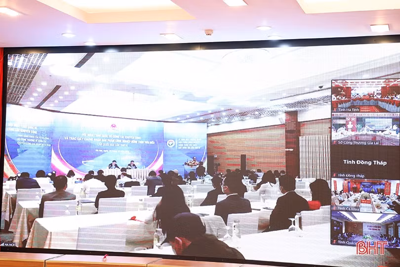 Hà Tĩnh trao chứng nhận cho các sản phẩm công nghiệp nông thôn tiêu biểu năm 2021