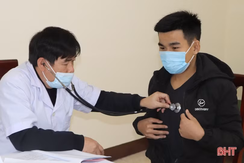 Thanh niên các địa phương tham gia khám tuyển nghĩa vụ quân sự