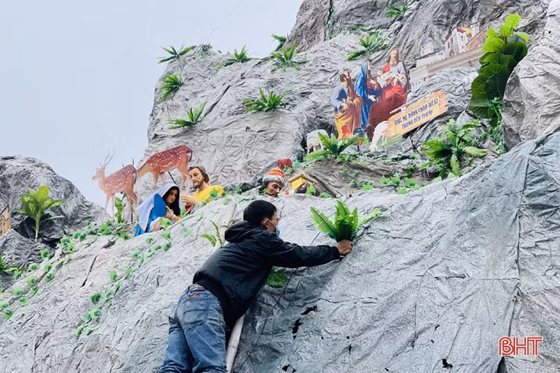 Độc đáo những hang đá Bê-lem “khổng lồ” đón Giáng sinh 2021 tại TP Hà Tĩnh