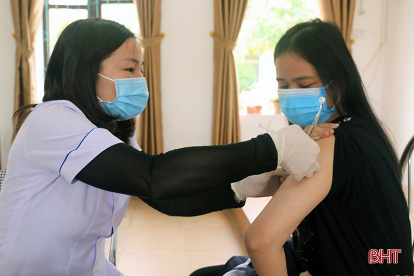 Các địa phương Hà Tĩnh tiếp tục tiêm phòng COVID-19 cho người từ 12 đến dưới 18 tuổi