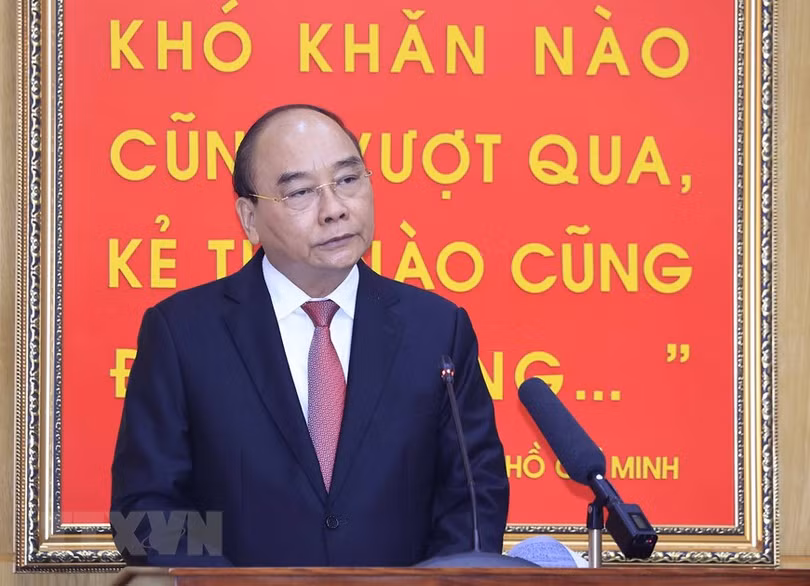 Chủ tịch nước Nguyễn Xuân Phúc thăm, làm việc tại Quân khu 4