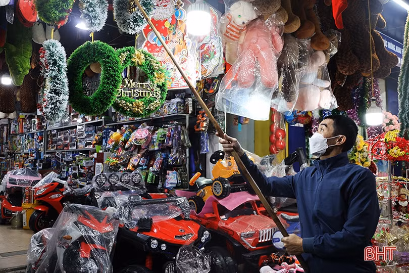 Thị trường trang trí Giáng sinh tại TP Hà Tĩnh bắt đầu nhộn nhịp